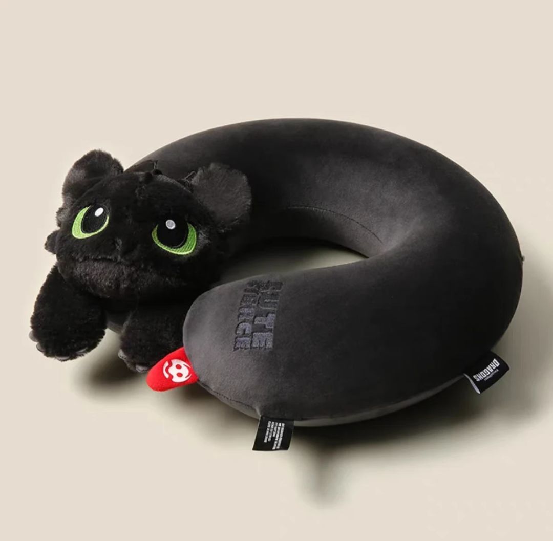 把无牙仔围在脖子上